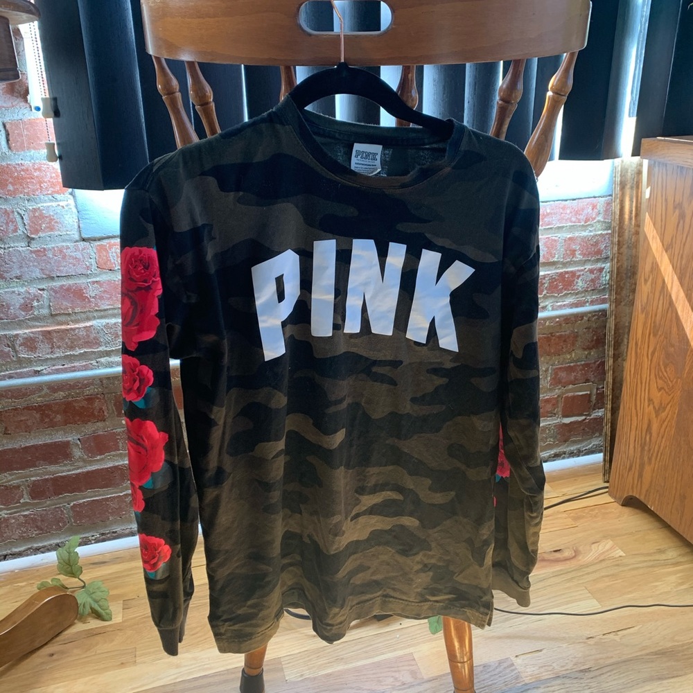 Long sleeve VS PINK Camo Shirt